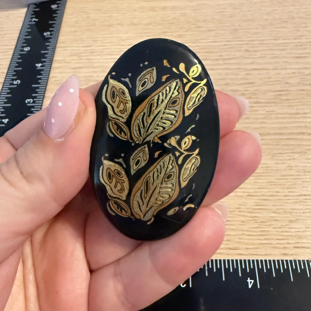 Black Oval Vintage Brooch‎ with Gold Leaf Motif